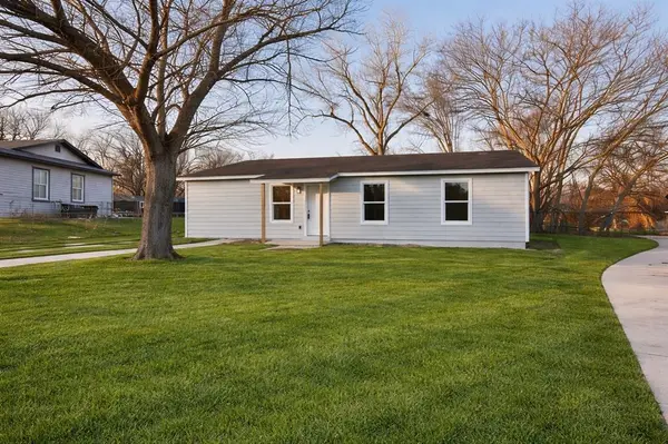 928 Hackamore Street, White Settlement, TX 76108