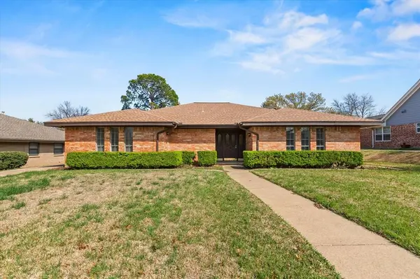 1905 Alamo Drive, Arlington, TX 76012