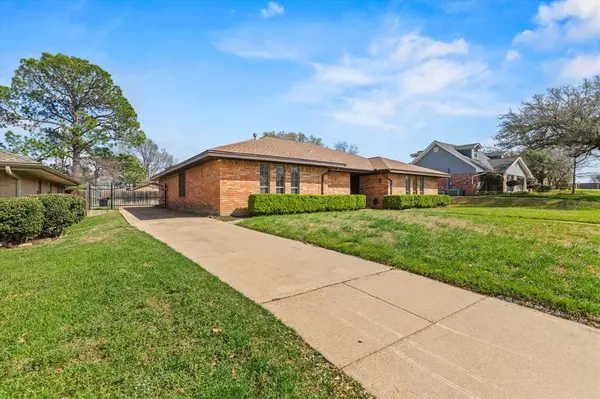 1905 Alamo Drive, Arlington, TX 76012