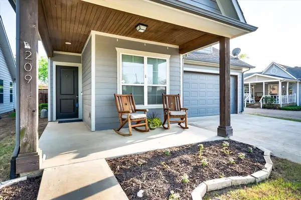 209 W Dallas Street, Mansfield, TX 76063