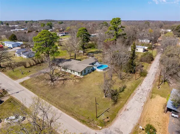 609 E Quitman Street, Alba, TX 75410