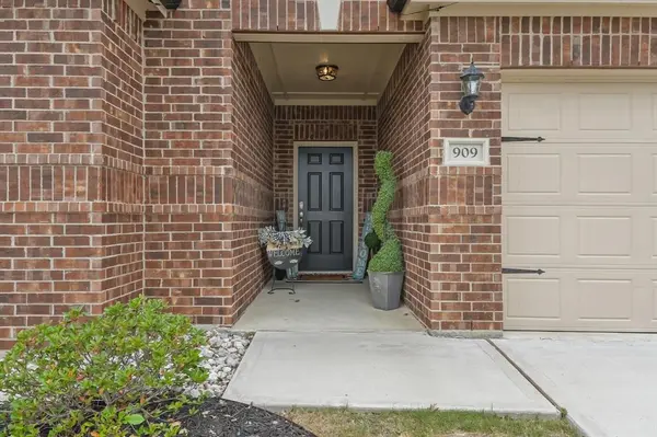 909 First Street, Sanger, TX 76266