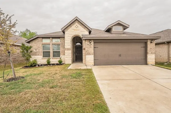 9916 Mescalbean Boulevard, Fort Worth, TX 76036