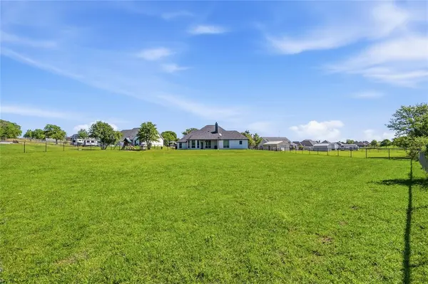 1176 Horizon Trace Drive, Azle, TX 76020