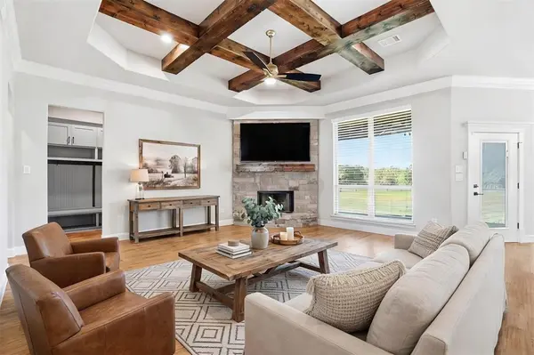 1176 Horizon Trace Drive, Azle, TX 76020