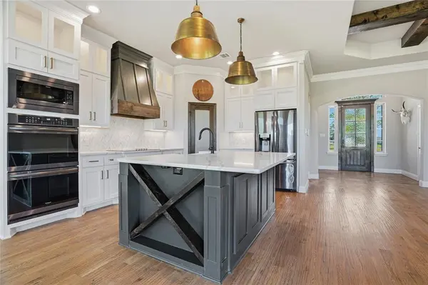 1176 Horizon Trace Drive, Azle, TX 76020