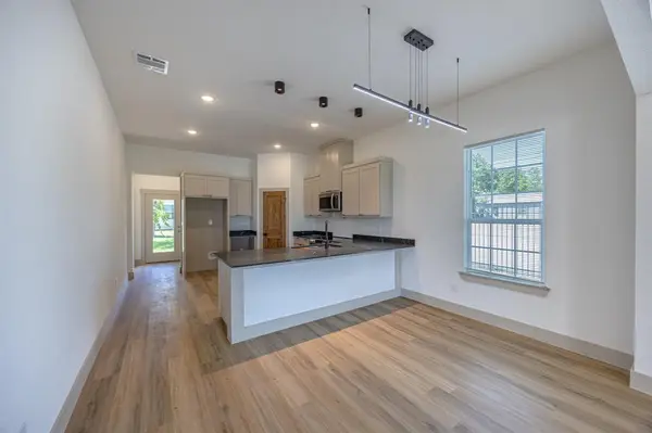 816 Glen Garden, Fort Worth, TX 76104