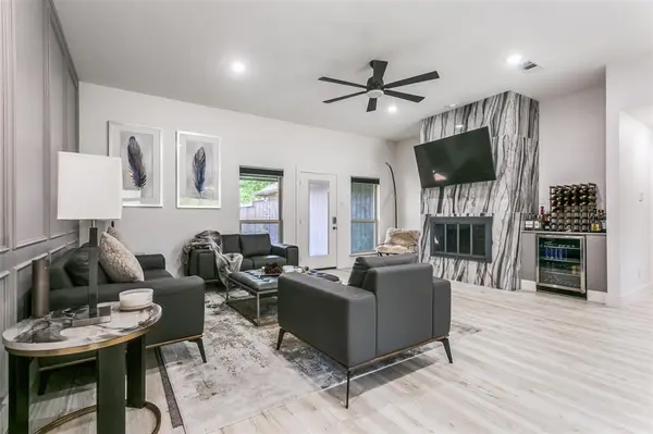 1561 Century Oaks Drive, Lewisville, TX 75077