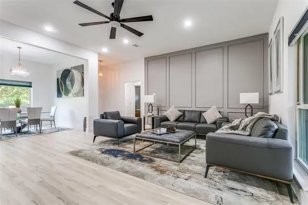 1561 Century Oaks Drive, Lewisville, TX 75077