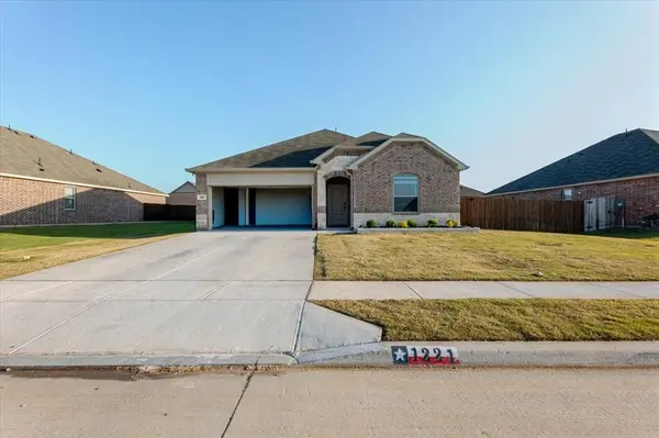 1221 Brazil Street, Azle, TX 76020