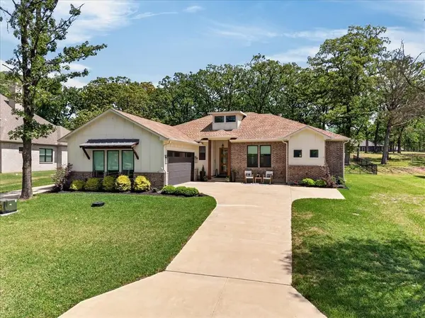 233 Hide A Way Drive, Mabank, TX 75156