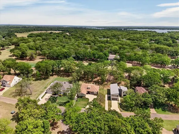 233 Hide A Way Drive, Mabank, TX 75156