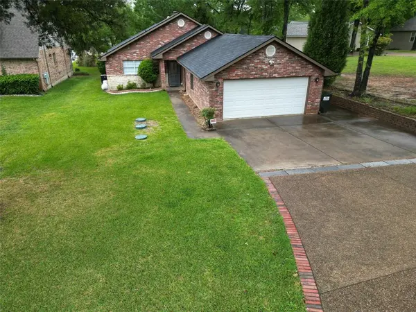 186 Bushwhacker Drive, Mabank, TX 75156