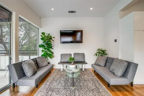 4401 Roseland Avenue #A, Dallas, TX 75204