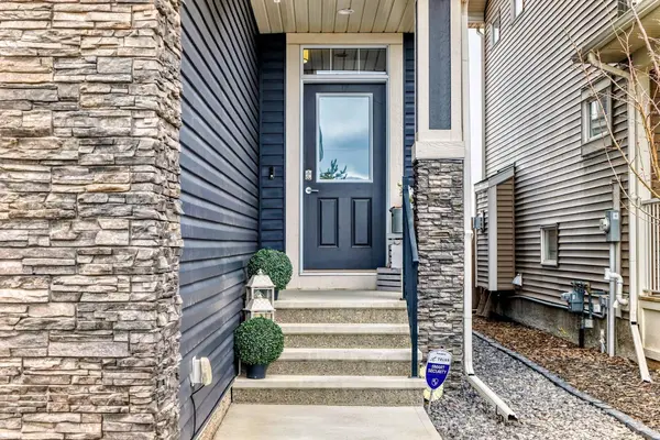 12 Emberside GLN, Cochrane, AB T4C 2L6