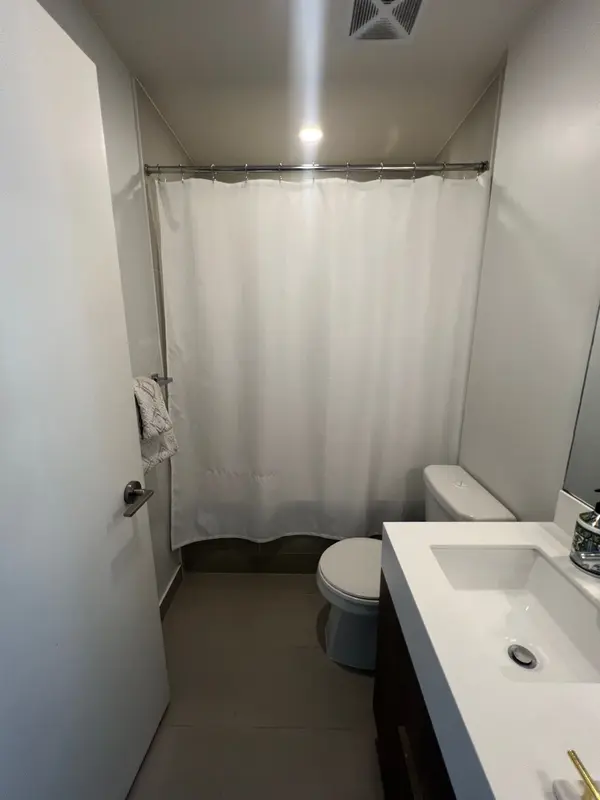 200 Sackville ST #912, Toronto C08, ON M5A 0C4