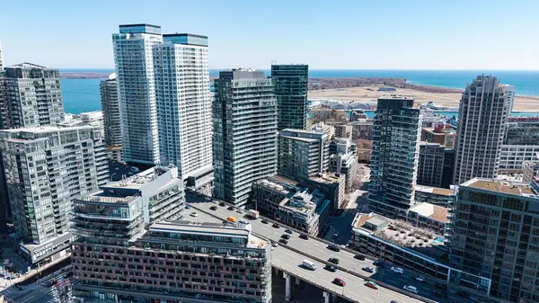 20 Bruyeres Mews #501, Toronto C01, ON M5V 0G8