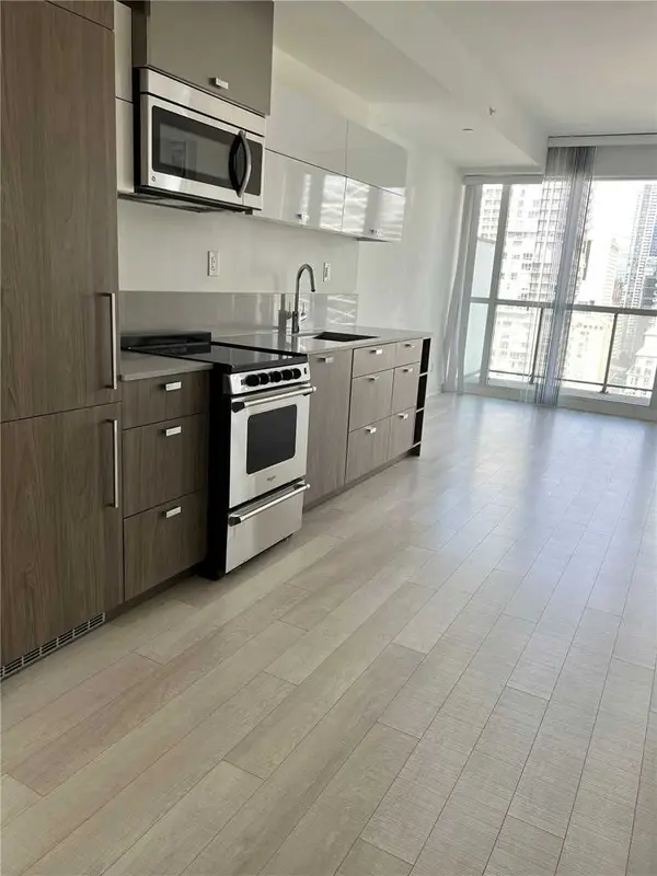 290 Adelaide ST W #2006, Toronto C01, ON M5V 1P6