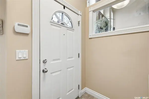 402 Overholt CRESCENT, Saskatoon, SK S7N 4S9