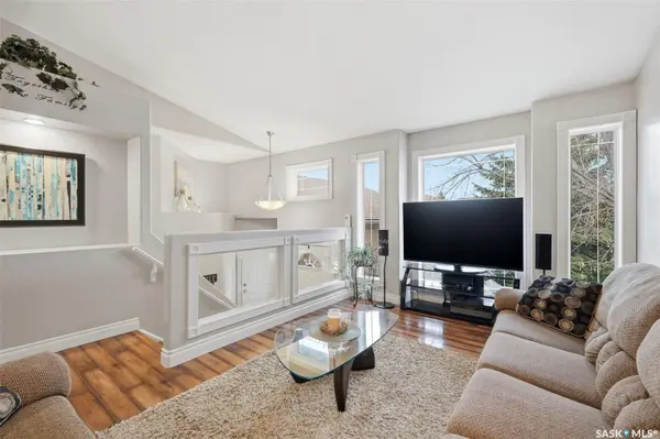 402 Overholt CRESCENT, Saskatoon, SK S7N 4S9