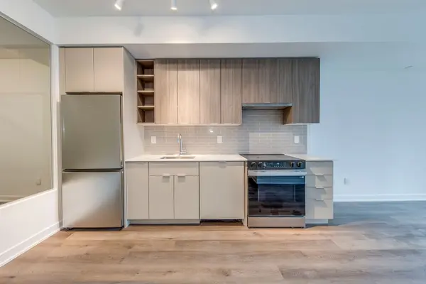 2075 Lakeshore RD #313, Burlington, ON L7R 1E2