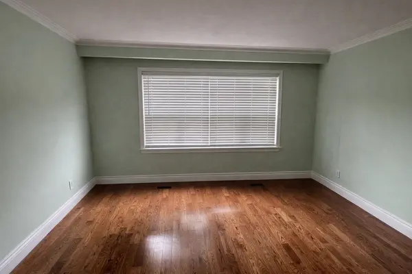 5 Wesley ST #Main Floor, Toronto W06, ON M8Y 2W4