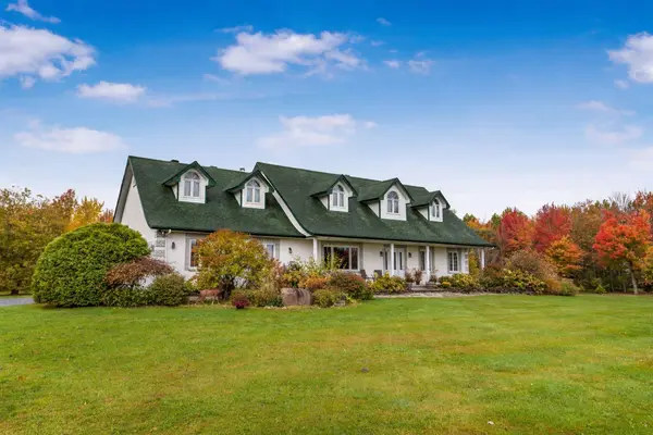 638 St Thomas RD, Russell, ON K0A 1W0