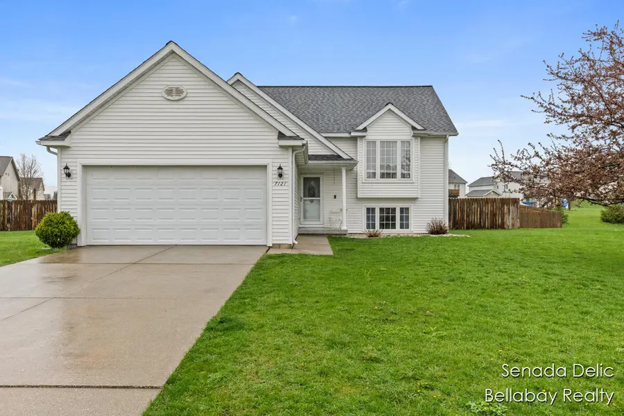 7121 Shady Knoll DR SE, Gaines Twp, MI 49316