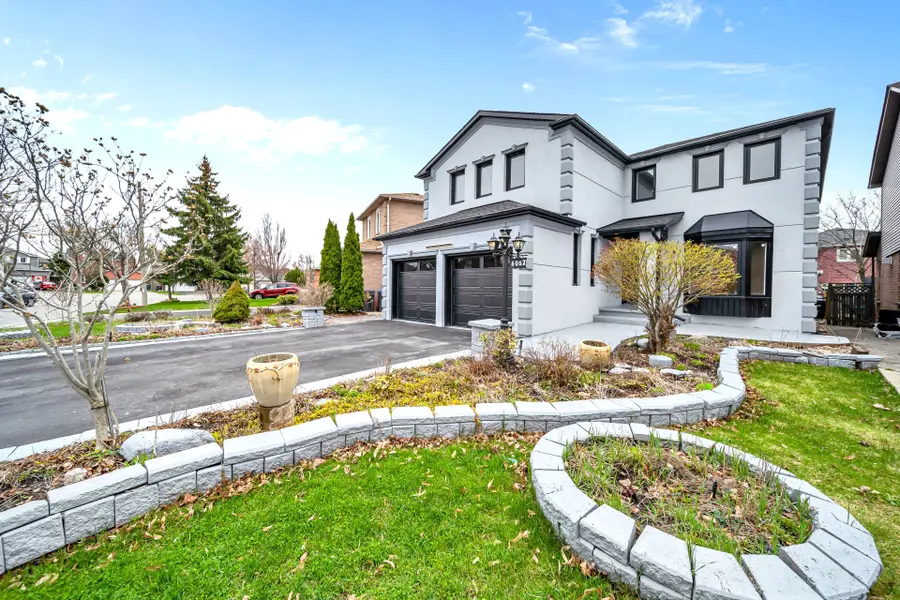 6062 Prairie CIR, Mississauga, ON L5N 5C5