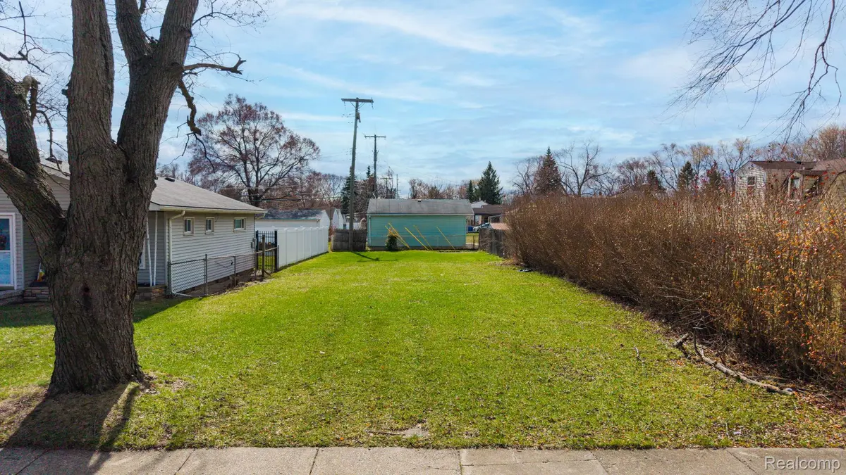 20751 Powers AVE, Dearborn Heights, MI 48125