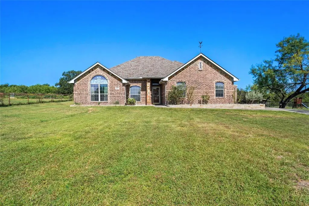 177 Lost Oak Drive, Azle, TX 76020