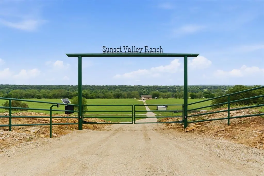 10501 Mitchell Bend Court, Granbury, TX 76048