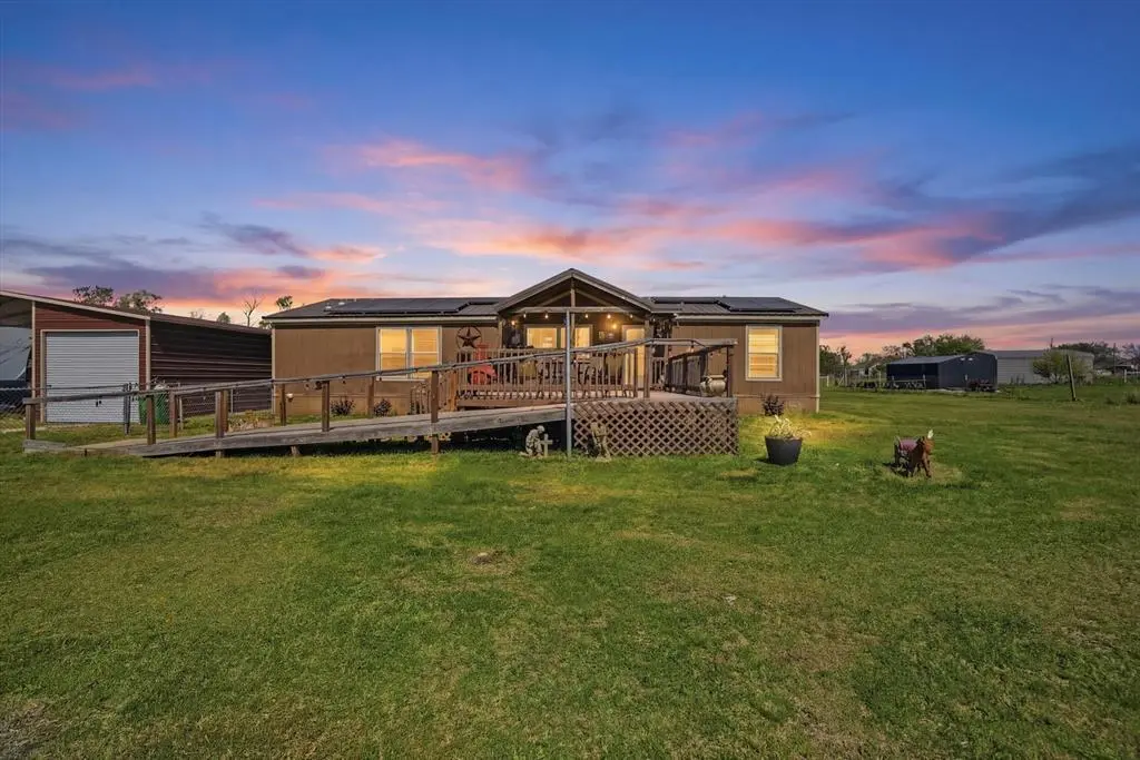 716 Lathem Boulevard, Venus, TX 76084