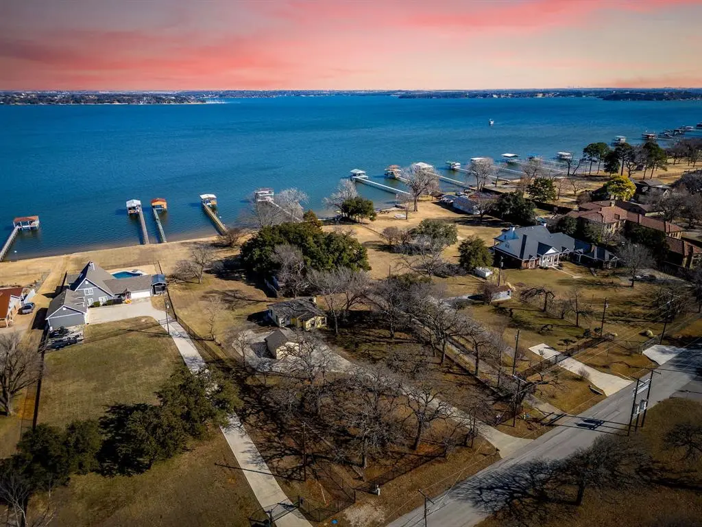 218 N Broadway Road, Azle, TX 76020