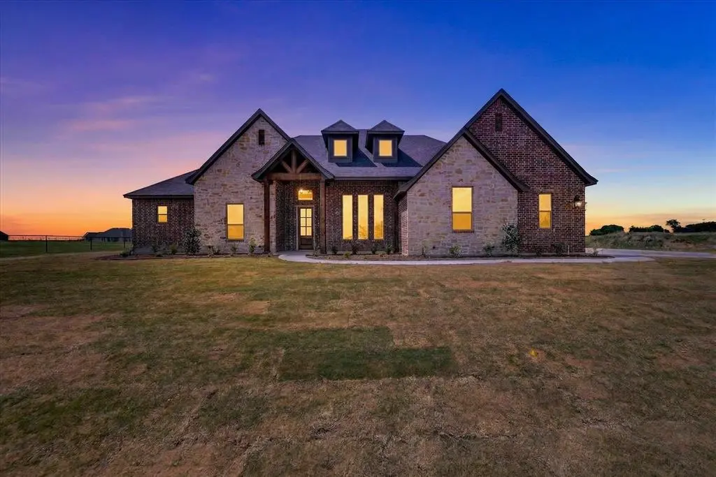 517 Longhorn Drive, Springtown, TX 76082