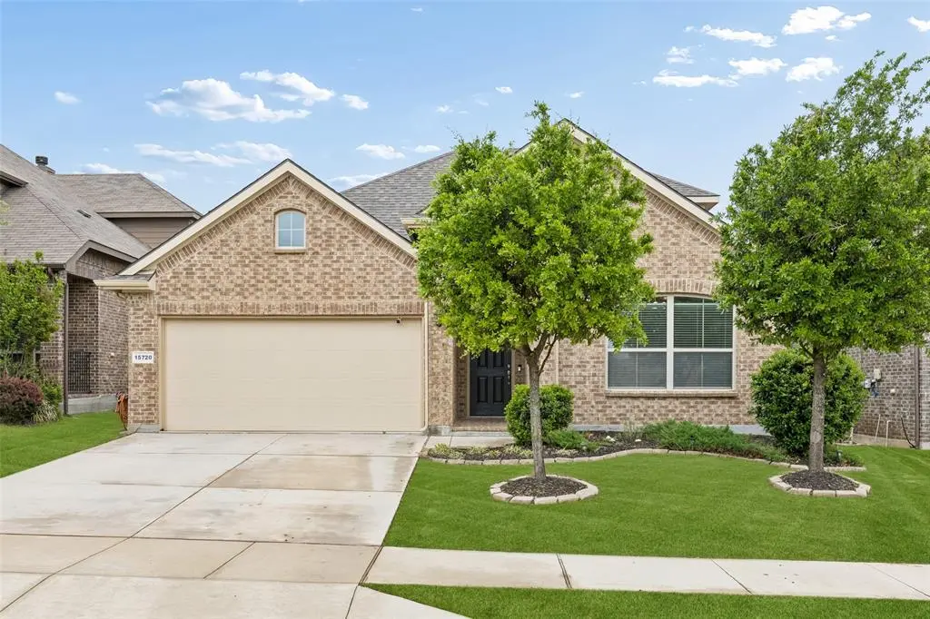 15720 Barton Ridge Drive, Fort Worth, TX 76177