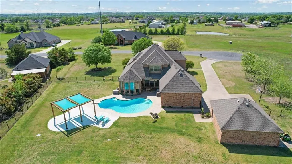 373 Sundance Drive, Van Alstyne, TX 75495