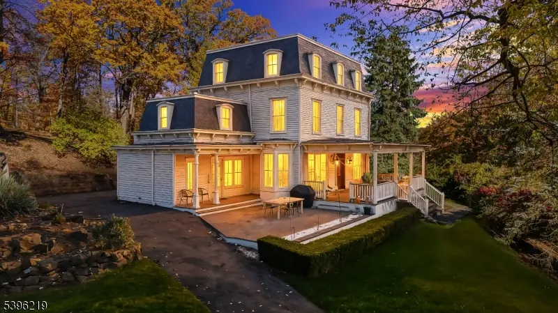 1370 Johnston Dr, Watchung Boro, NJ 07069