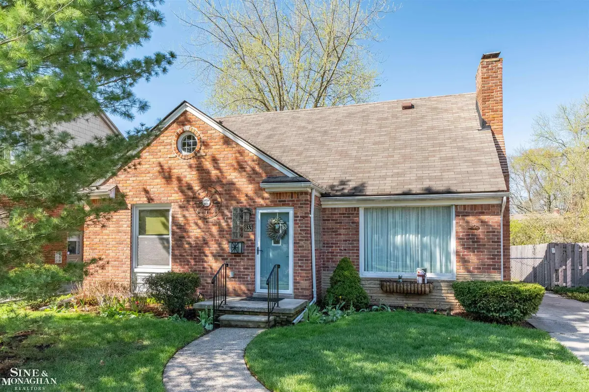 833 University PL, Grosse Pointe, MI 48230