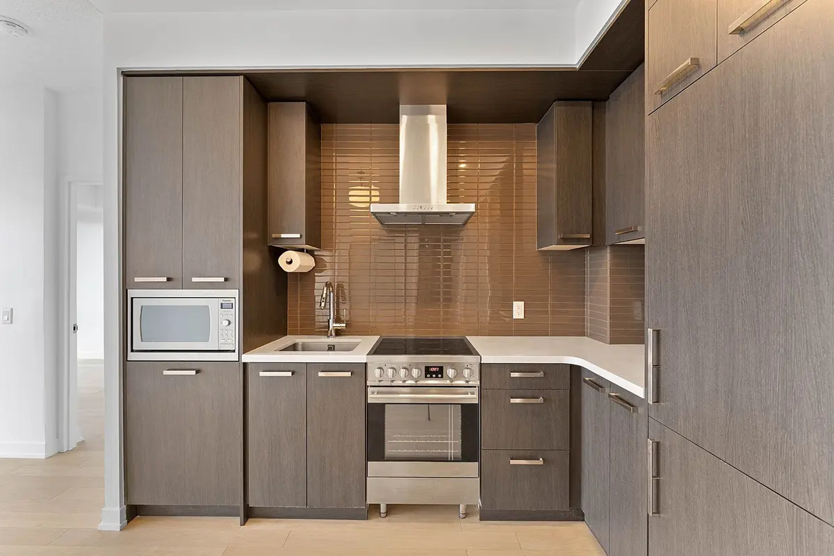 120 Bayview AVE #N814, Toronto C08, ON M5A 0G4