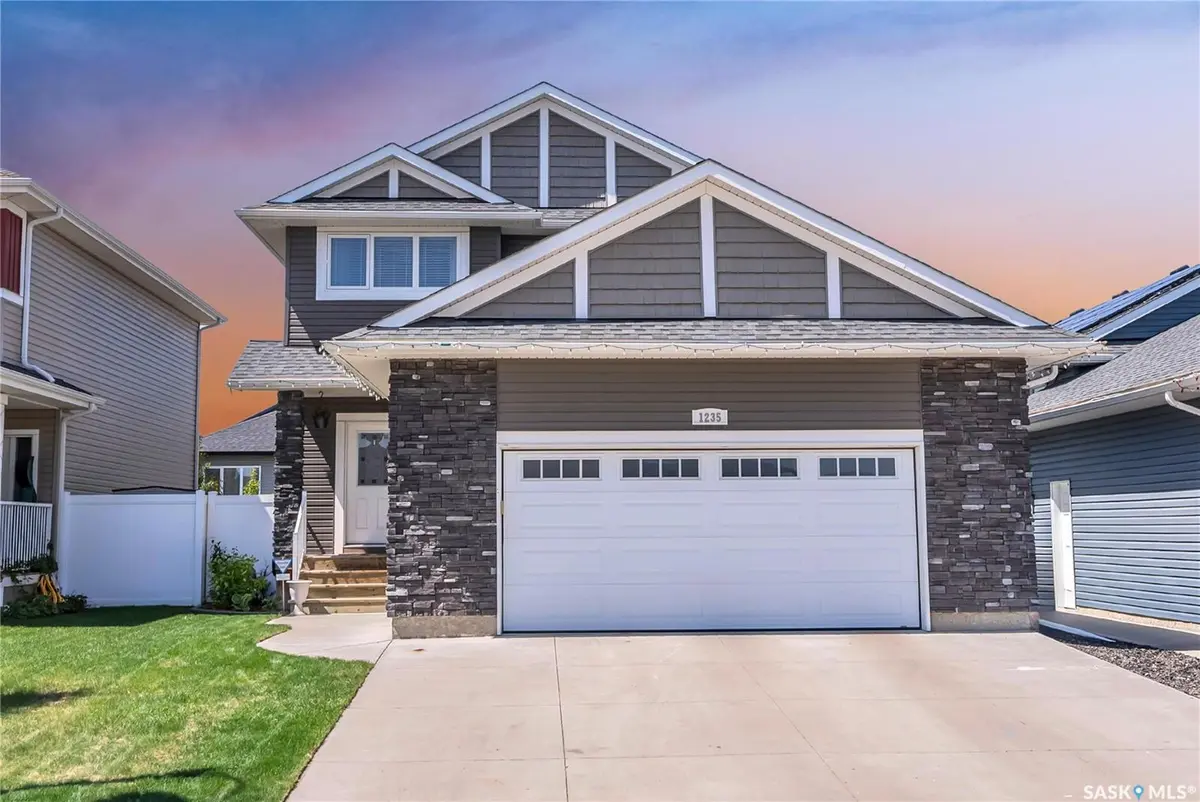 1235 Pringle WAY, Saskatoon, SK S7T 0V4