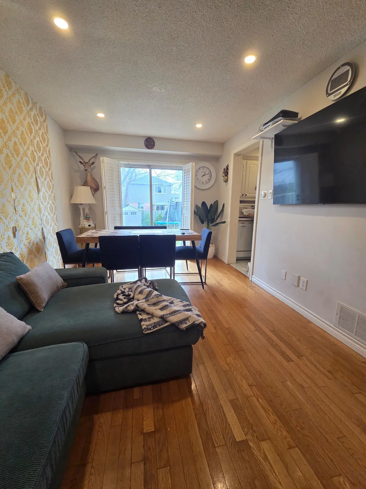 3082 Cantelon CRES #Main, Mississauga, ON L5N 3J8