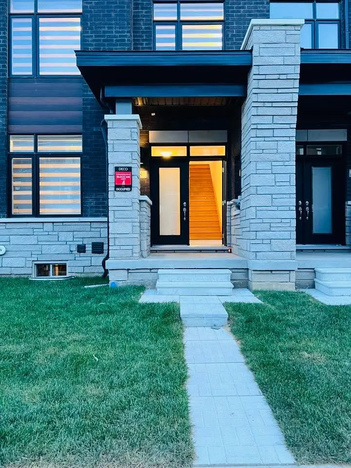 8 Bonnington DR, Brampton, ON L7A 5M1