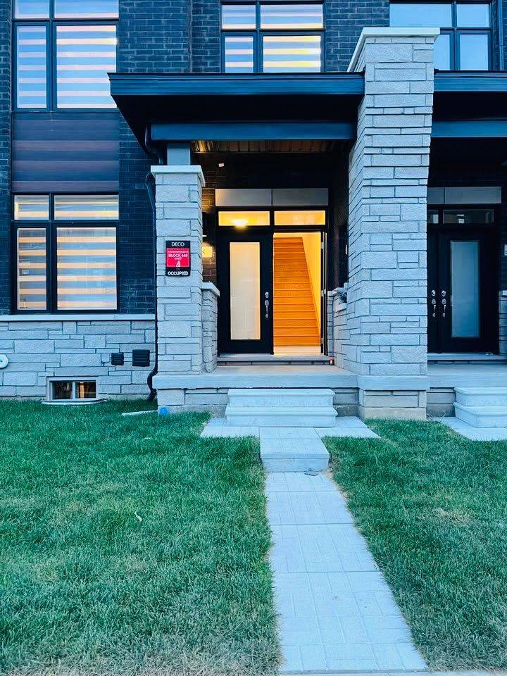 8 Bonnington DR, Brampton, ON L7A 5M1