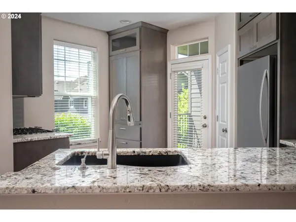 2395 SNOWBERRY RIDGE CT, West Linn, OR 97068