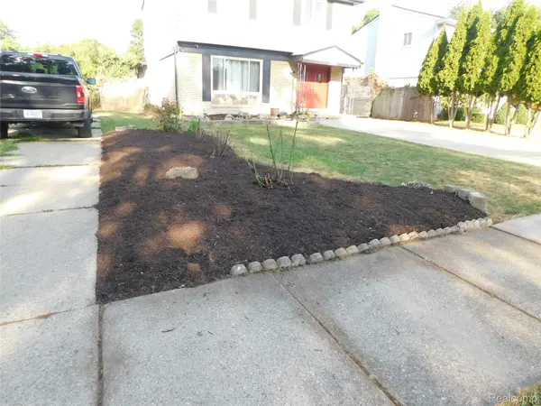 29915 Everett ST, Southfield, MI 48076