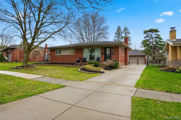 314 Debra LN, Northville, MI 48167