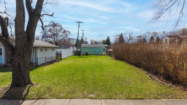 20751 Powers AVE, Dearborn Heights, MI 48125