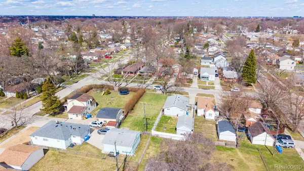 20751 Powers AVE, Dearborn Heights, MI 48125