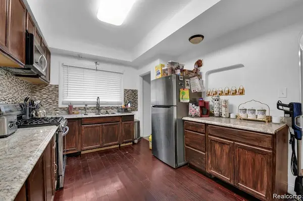 7349 Warwick ST, Detroit, MI 48228